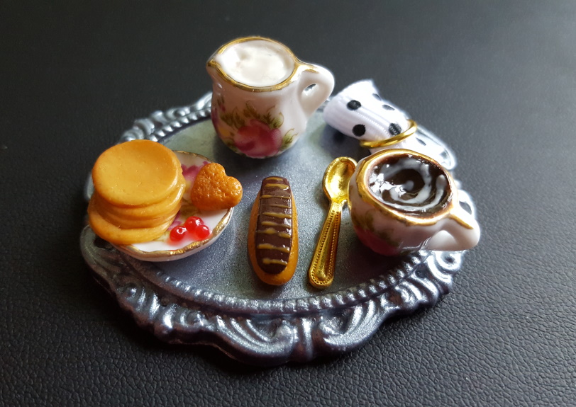 plateau miniature taille 1/12 en fimo "pancakes et café crème au petit déjeuner"