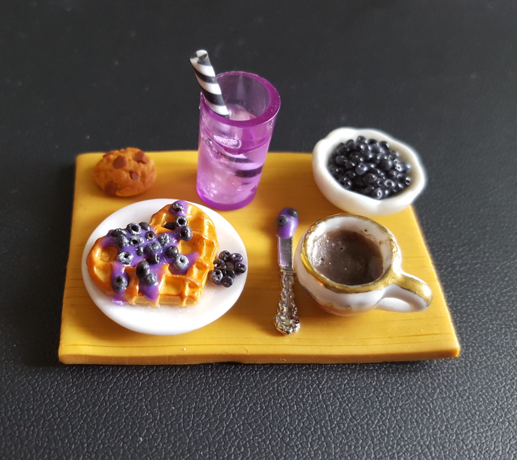 plateau miniature taille 1/12 en fimo "des mûres pour le goûter"