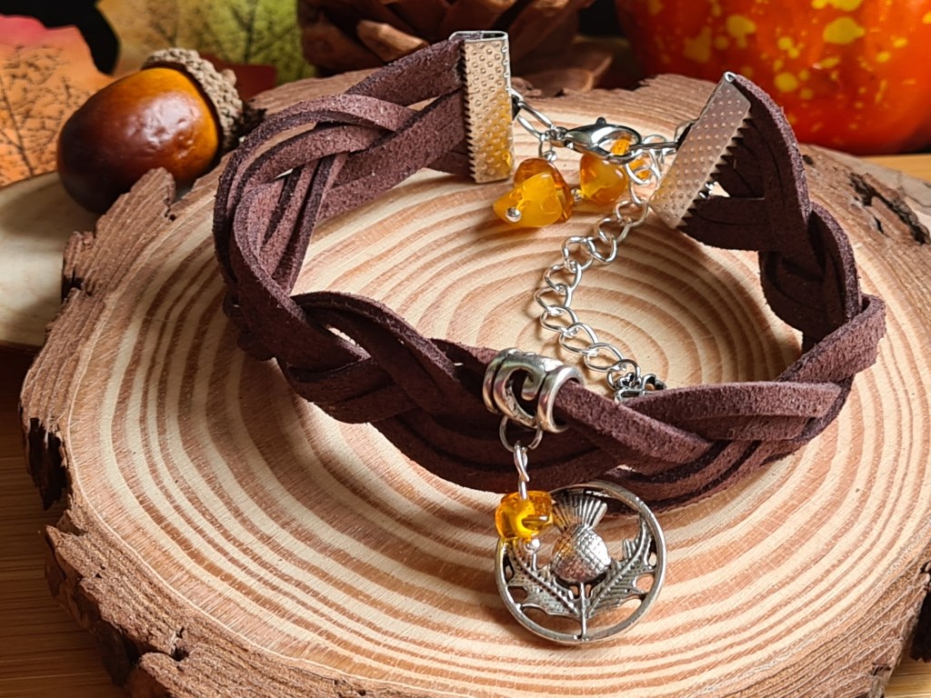 Bracelet tressé outlander. Bracelet breloque chardon d'écosse.