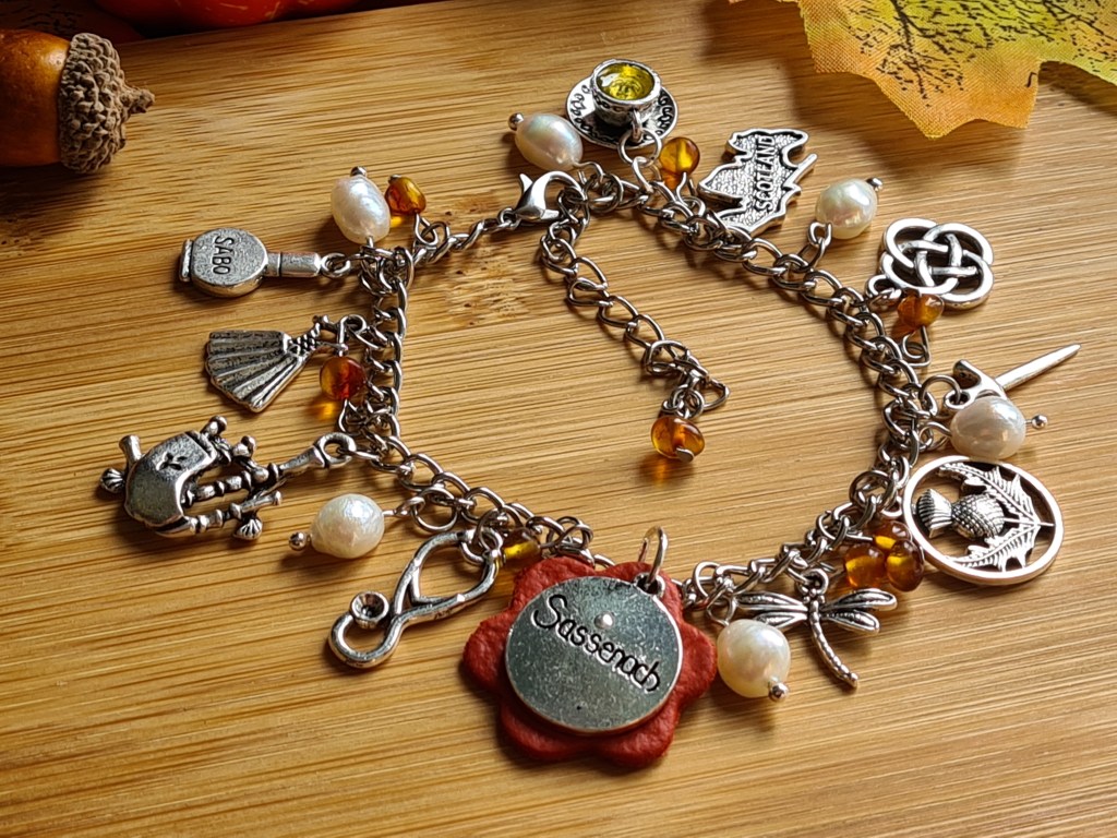 Bracelet outlander. Bracelet breloque sassenach.