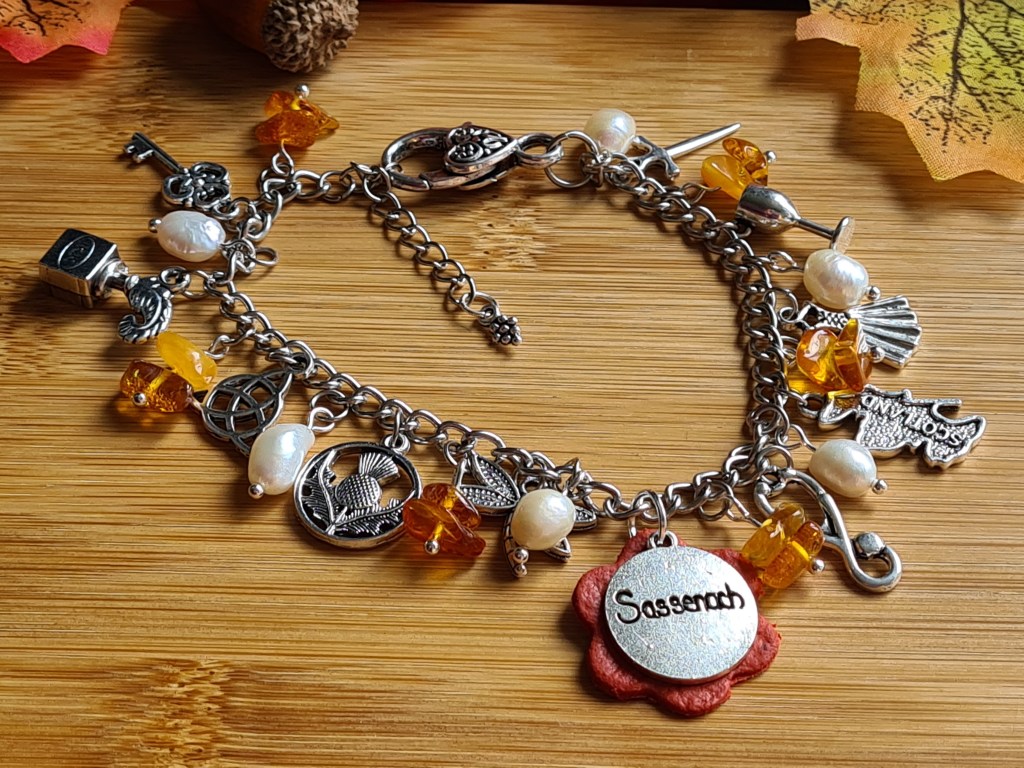 Bracelet outlander. Bracelet breloque sassenach.