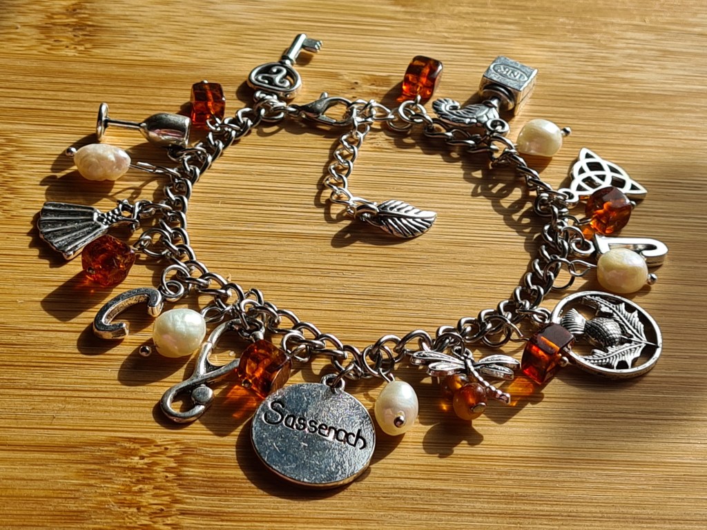 Bracelet outlander. Bracelet breloque sassenach.