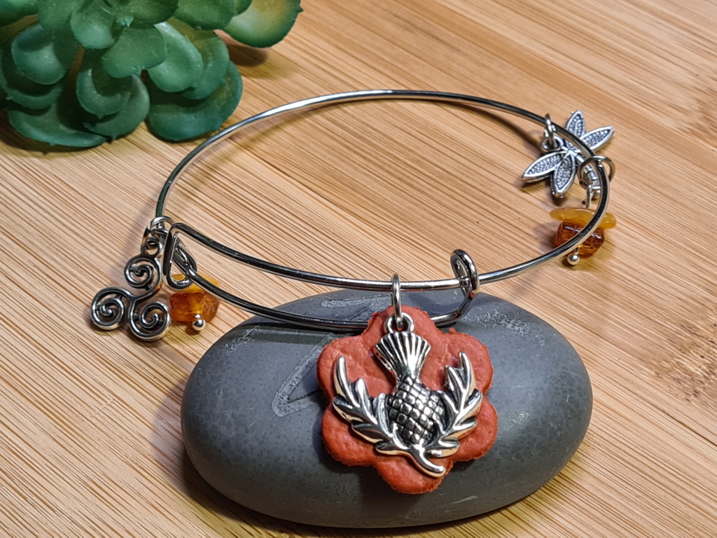 Bracelet celtique sur le thème de l'Ecosse et d'outlander. 