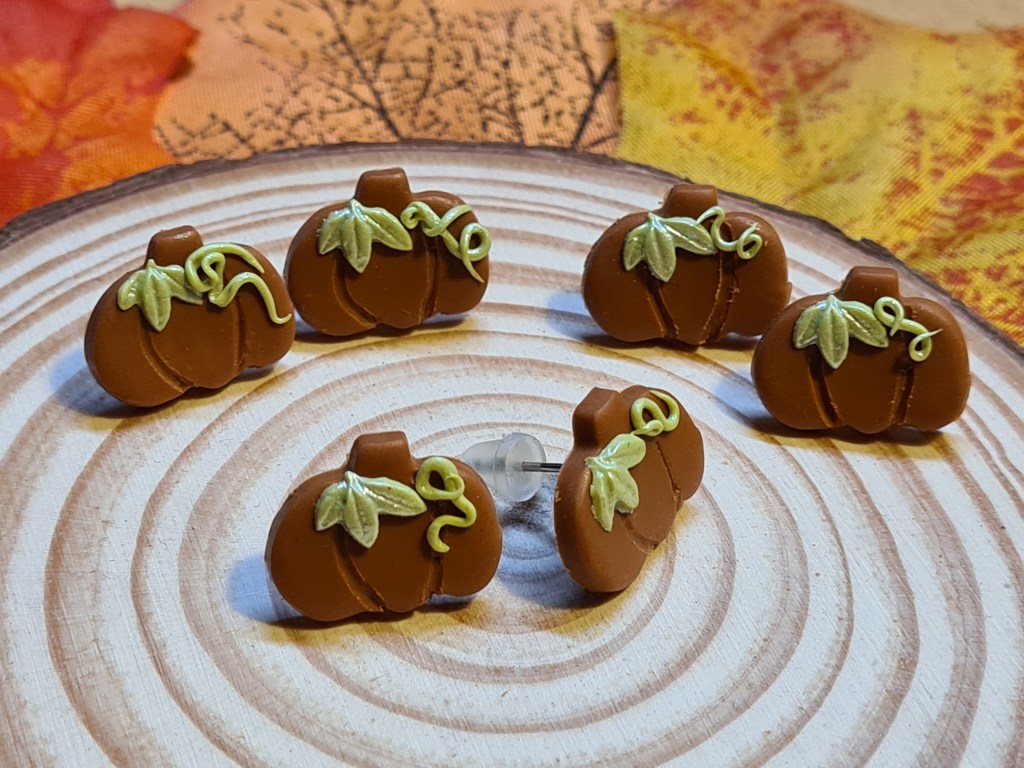 Boucles d'oreilles d'Halloween. Citrouilles miniatures en fimo.