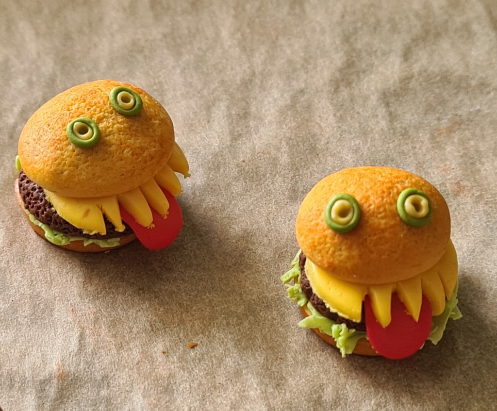 Mini burger en fimo. fimo food.