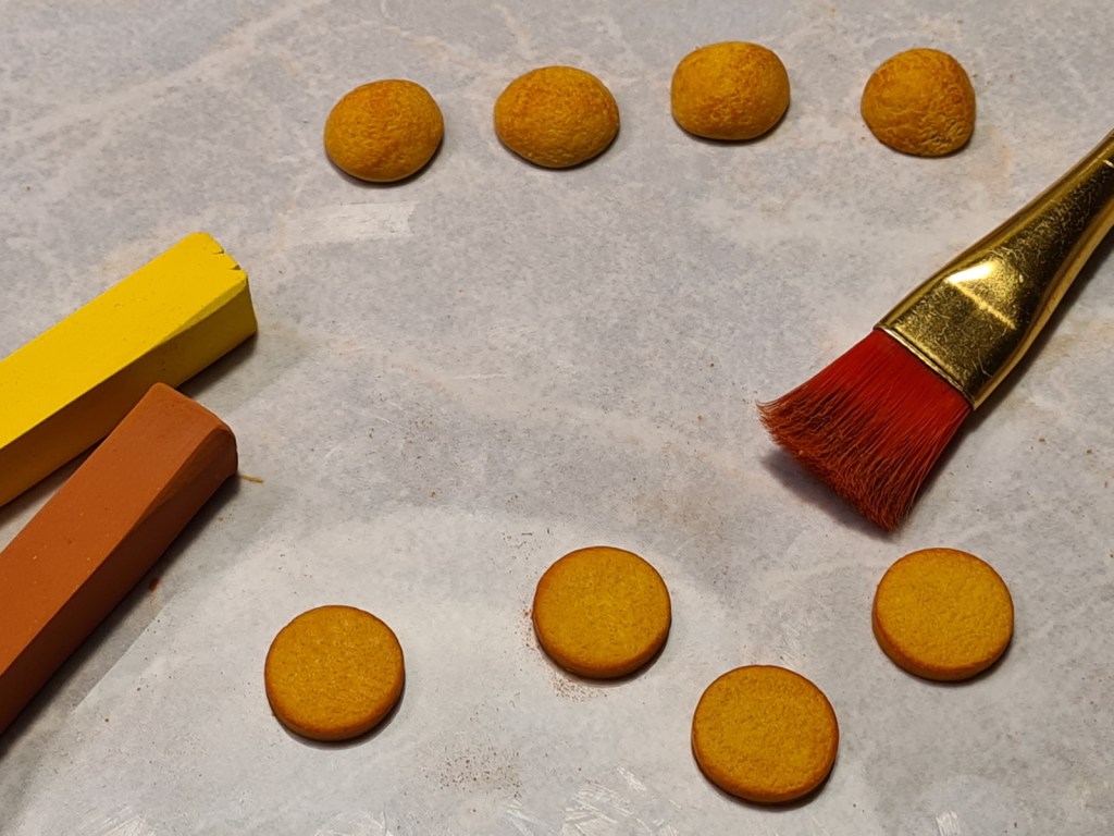 Coloration aux pastels sec d'une création en fimo